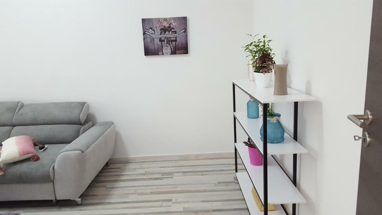 Apartment Imperia *** Pula Exterior photo