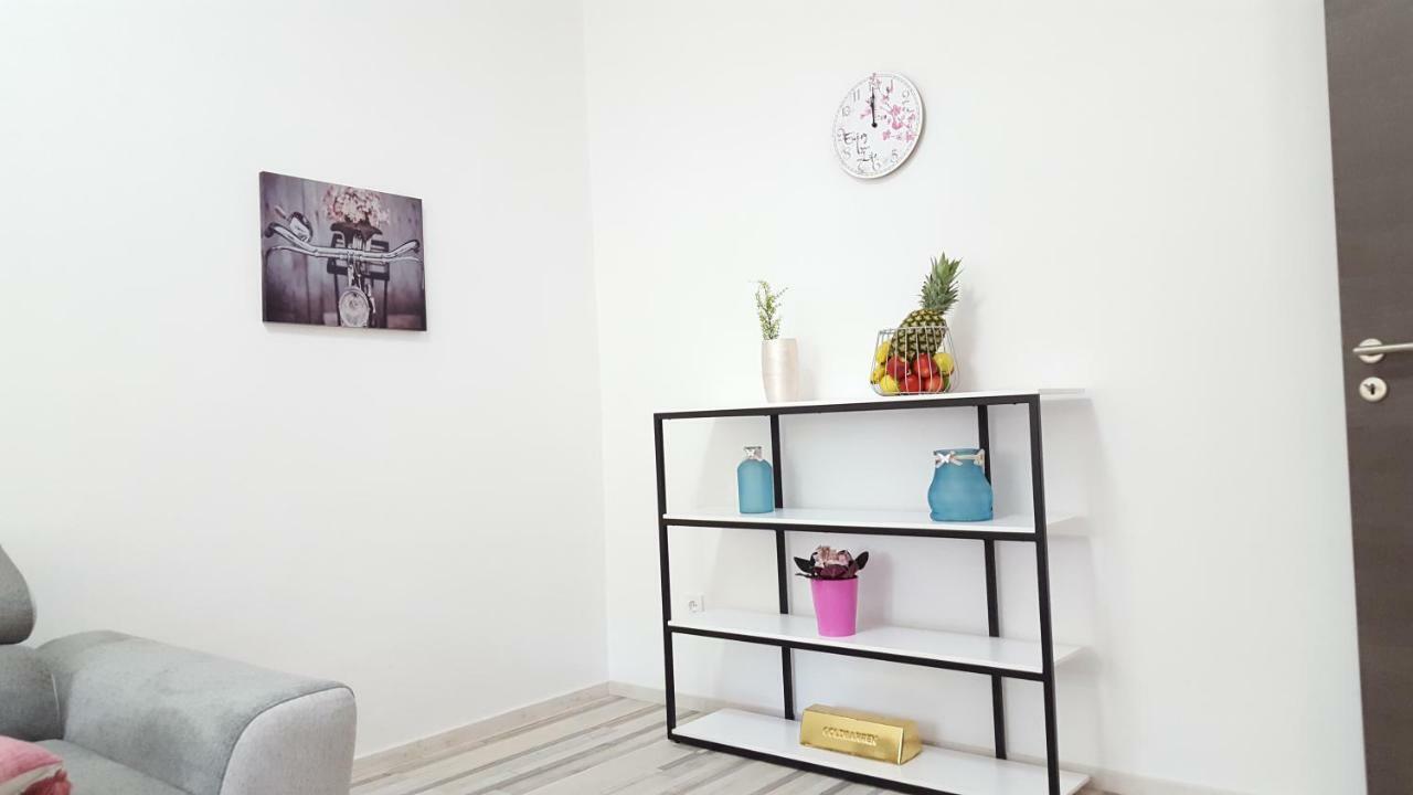 Apartment Imperia *** Pula Exterior photo